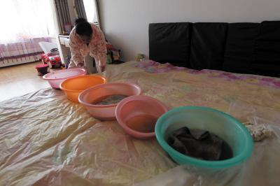 缙云楼上漏水，住户失联，小区没物管，业主维权难！律师来支招……